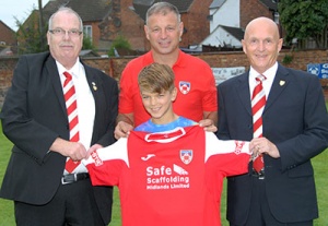 Chairman Barry North and vice Chairman Keith Milner presents Pete and his son Thomas with a replica shirt